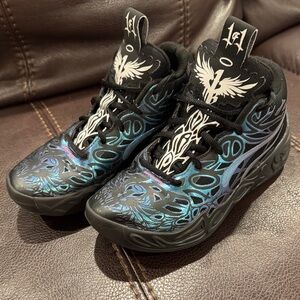 Puma Lamelo Ball MB 04 Reflections size 2.5 boys